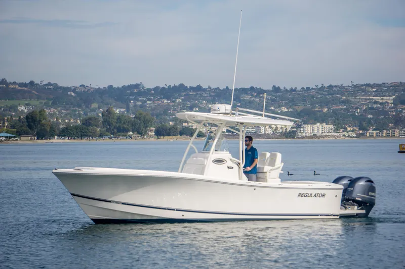 Slide: The Image of Regulator Marine 25 Center Console 2017 - 2