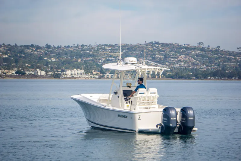 Slide: The Image of Regulator Marine 25 Center Console 2017 - 5