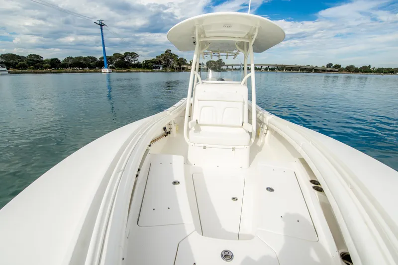 Slide: The Image of Regulator Marine 25 Center Console 2017 - 6