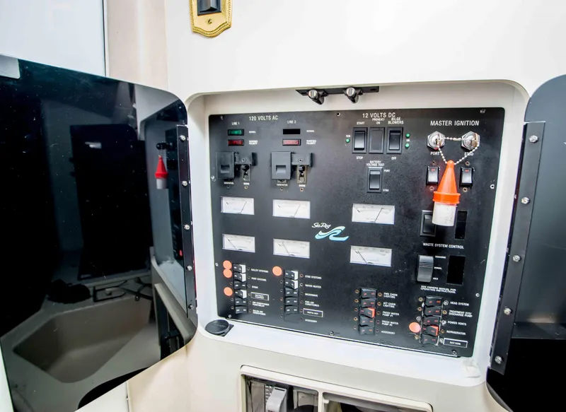 Slide: The Image of Sea Ray 450 Sundancer 1995 - 18