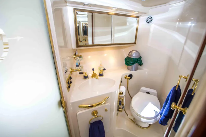 Slide: The Image of Sea Ray 450 Sundancer 1995 - 19