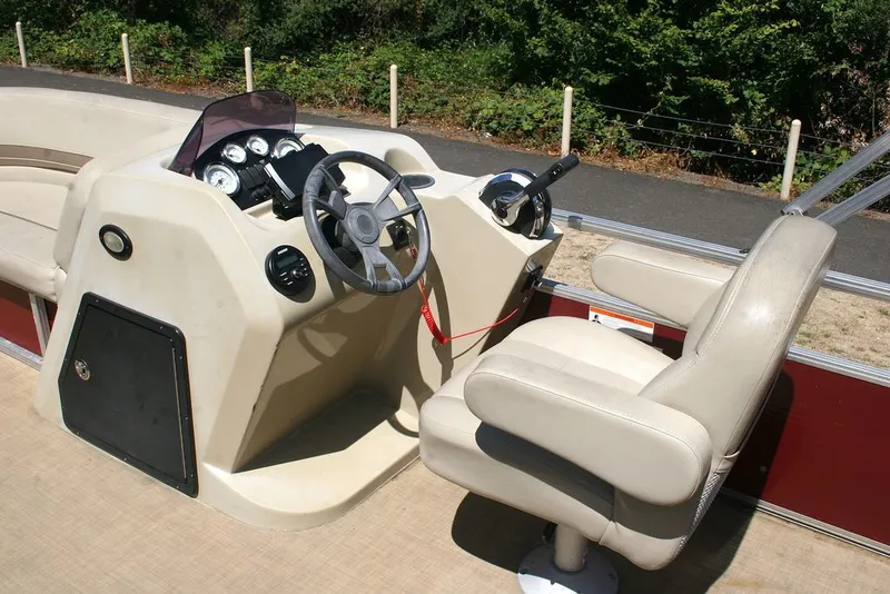 Slide: The Image of Lowe Boats Ultra 180 Cruise 2016 - 5