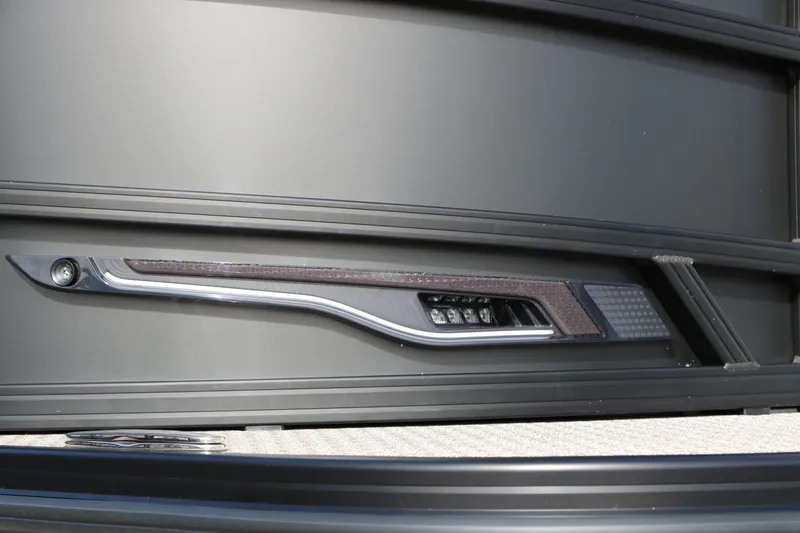 Slide: The Image of EVOTTI 725QL Tri-Toon 2026 - 16