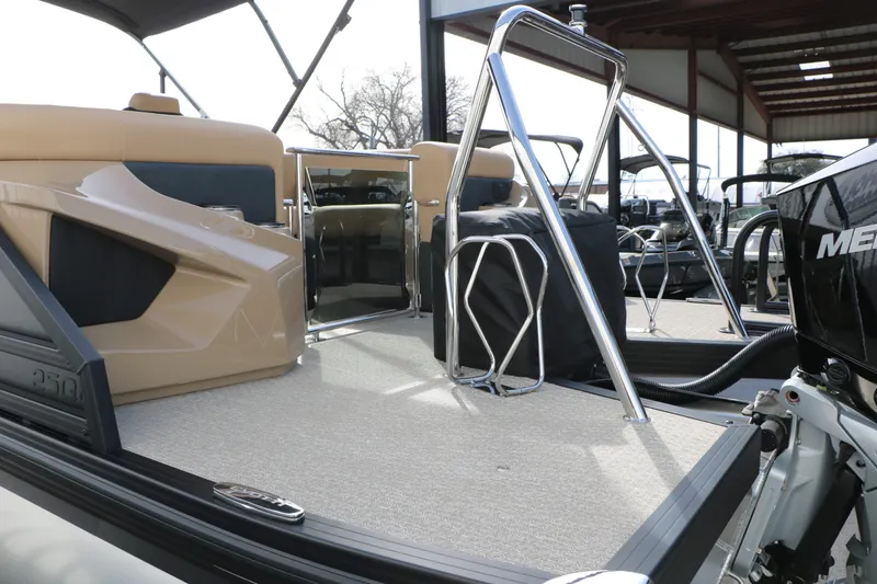 Slide: The Image of EVOTTI 725QL Tri-Toon 2026 - 20