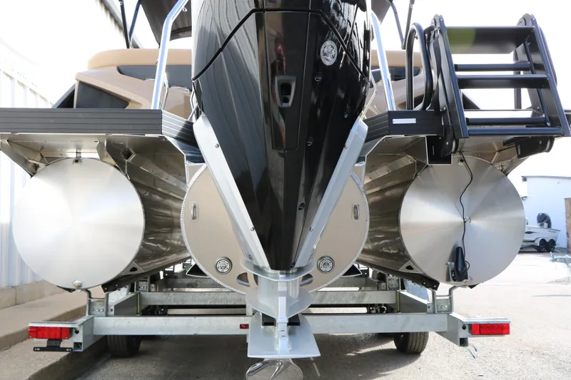 Slide: The Image of EVOTTI 725QL Tri-Toon 2026 - 23