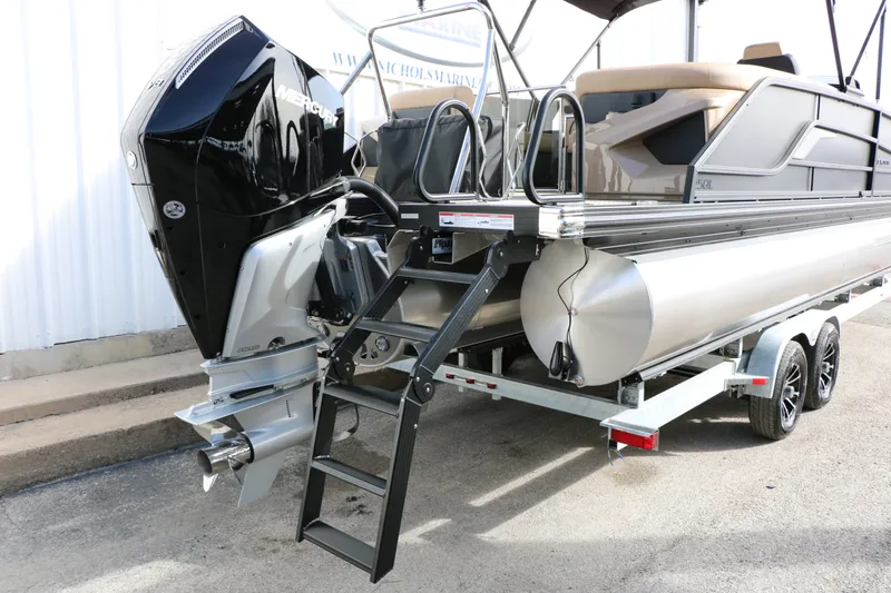 Slide: The Image of EVOTTI 725QL Tri-Toon 2026 - 24