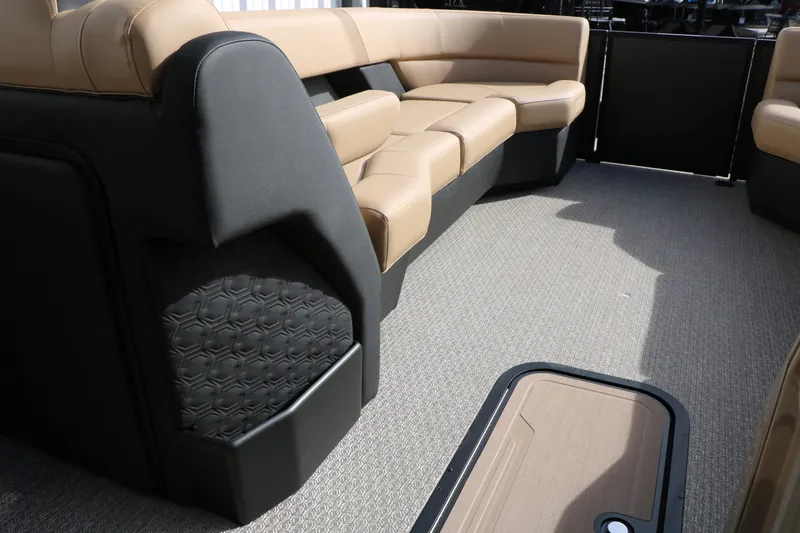 Slide: The Image of EVOTTI 725QL Tri-Toon 2026 - 41