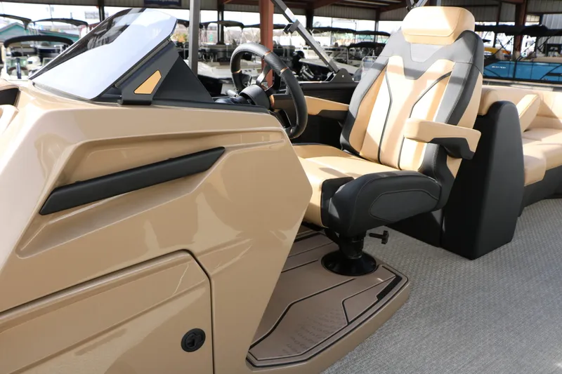 Slide: The Image of EVOTTI 725QL Tri-Toon 2026 - 44