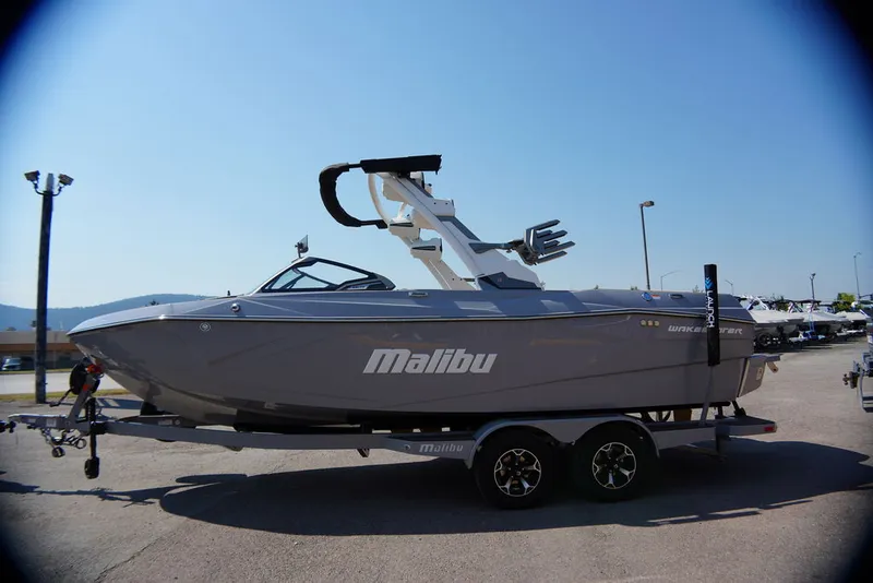 The Image of Malibu 23 LSV 2027 - 0