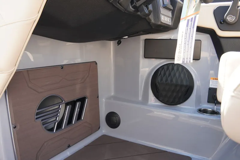 Slide: The Image of Malibu 23 LSV 2027 - 25