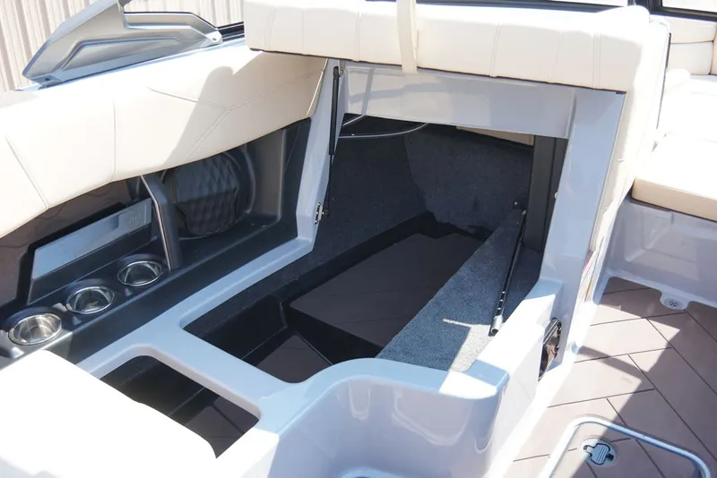 Slide: The Image of Malibu 23 LSV 2027 - 32