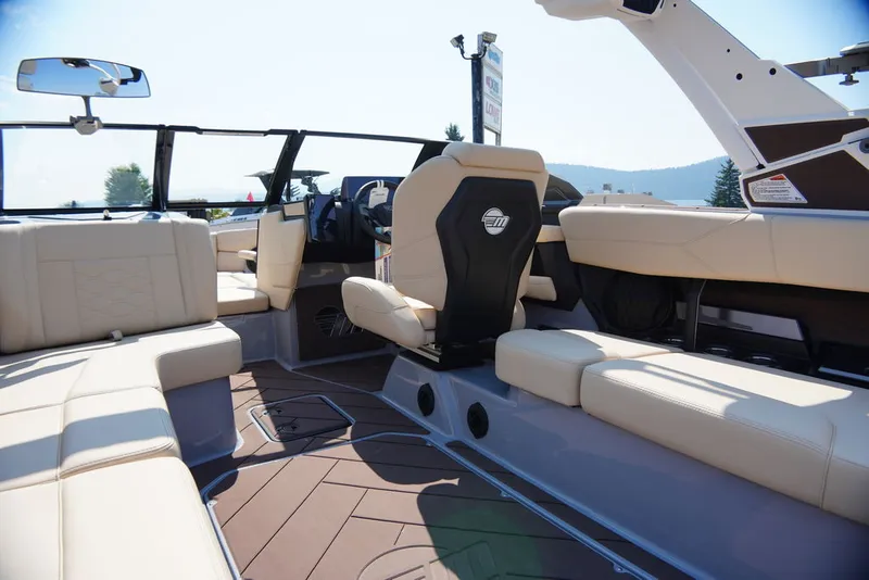 Slide: The Image of Malibu 23 LSV 2027 - 19
