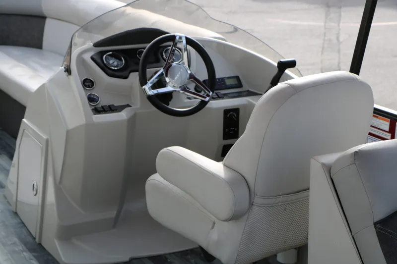 Slide: The Image of Crest Pontoons Crest II 240SL 2019 - 27