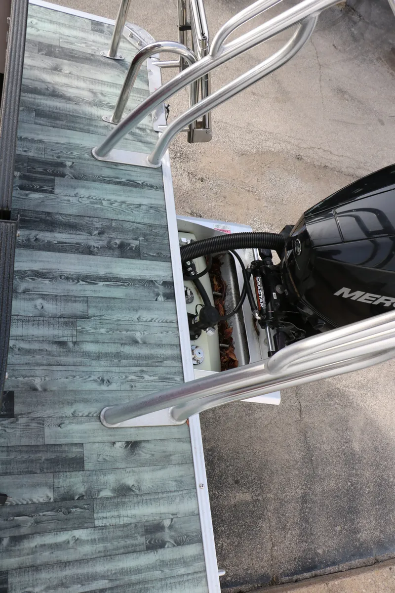 Slide: The Image of Crest Pontoons Crest II 240SL 2019 - 30