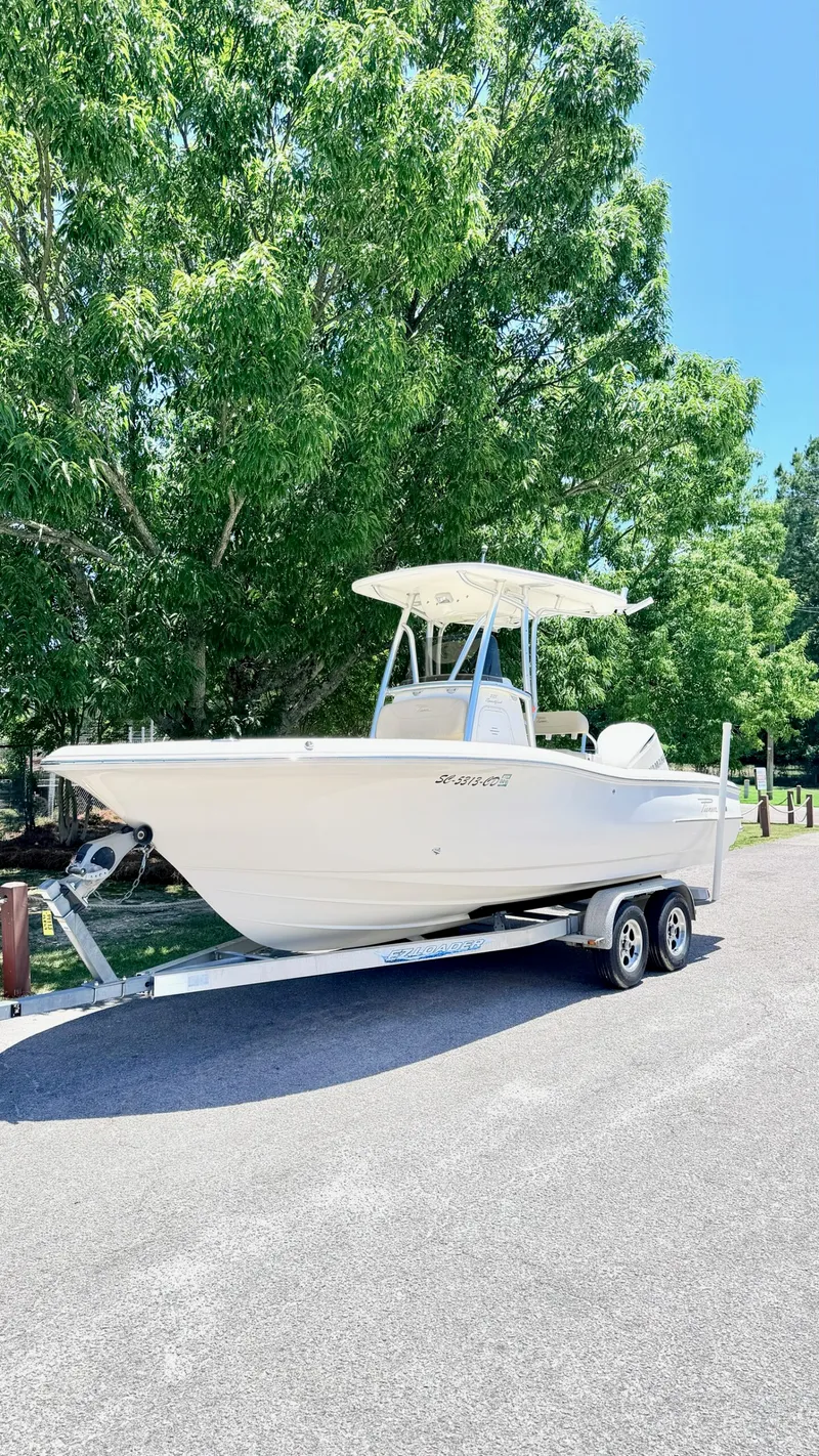 The Image of Pioneer 222 Sportfish 2011 - 0