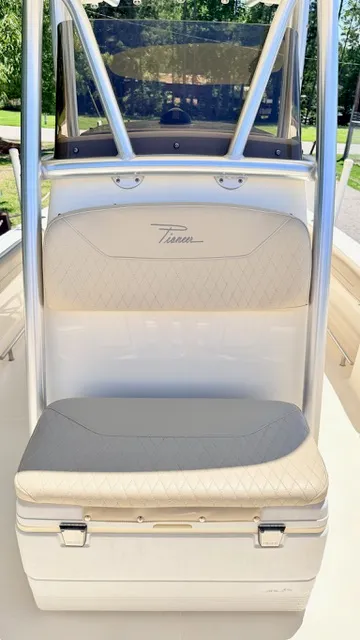 Slide: The Image of Pioneer 222 Sportfish 2011 - 14