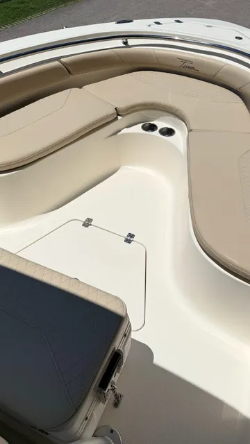 Slide: The Image of Pioneer 222 Sportfish 2011 - 20