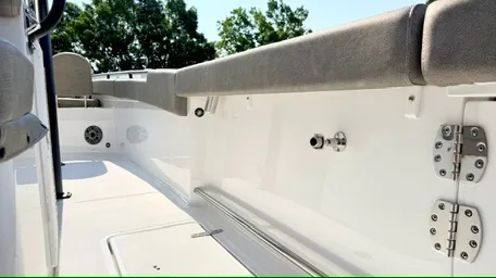 Slide: The Image of Sea Hunt Gamefish 27 FS 2026 - 15
