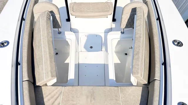 Slide: The Image of Sea Hunt Gamefish 27 FS 2026 - 29