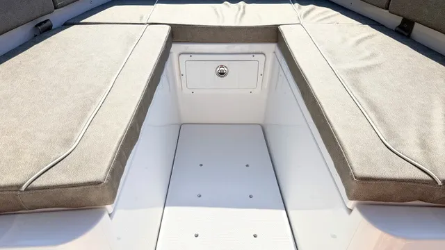 Slide: The Image of Sea Hunt Gamefish 27 FS 2026 - 30