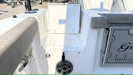 Slide: The Image of Sea Hunt Gamefish 27 FS 2026 - 7