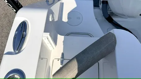 Slide: The Image of Sea Hunt Gamefish 27 FS 2026 - 8
