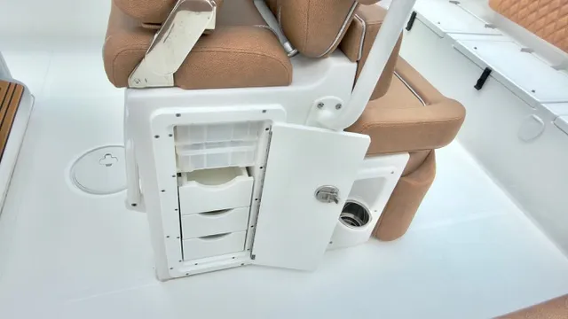 Slide: The Image of Sea Hunt Ultra 255SE 2026 - 17