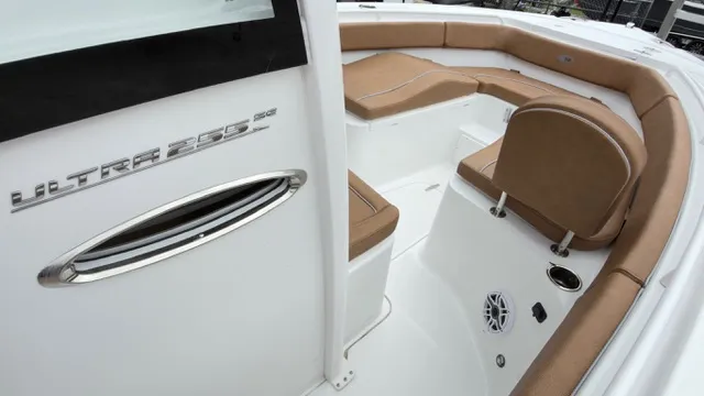 Slide: The Image of Sea Hunt Ultra 255SE 2026 - 21