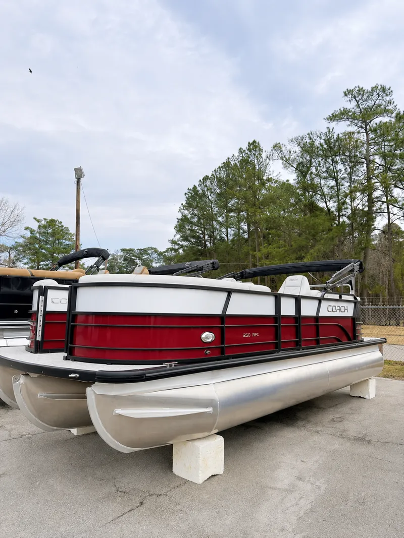 The Image of Coach / Sea Hunt 223 RFC 2026 - 0