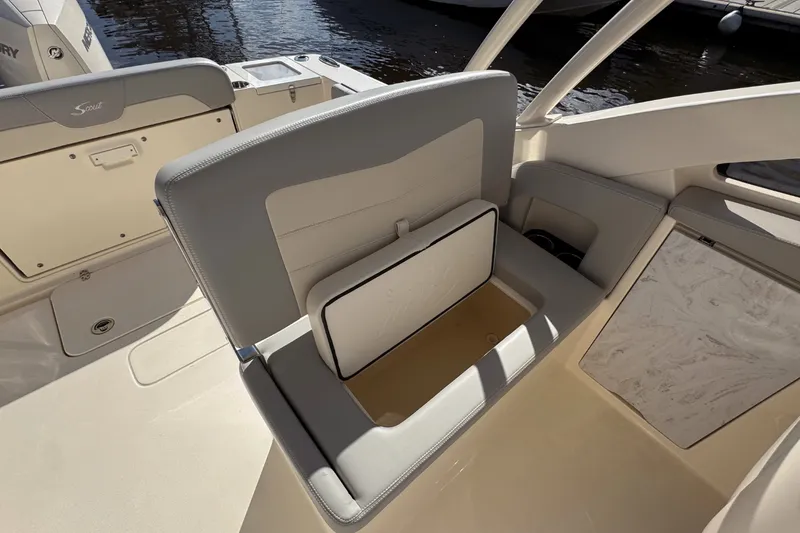 Slide: The Image of Scout 240 Dorado 2024 - 11