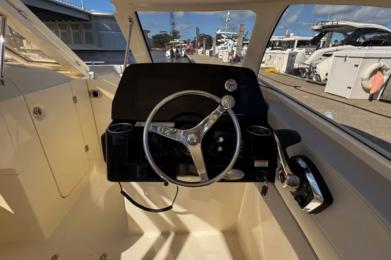 Slide: The Image of Scout 240 Dorado 2024 - 12