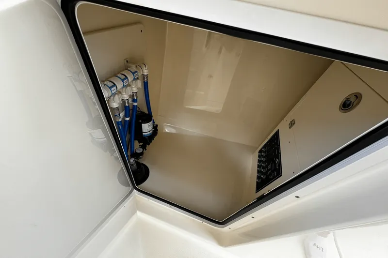 Slide: The Image of Scout 240 Dorado 2024 - 13