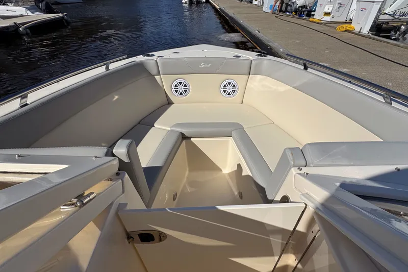 Slide: The Image of Scout 240 Dorado 2024 - 15