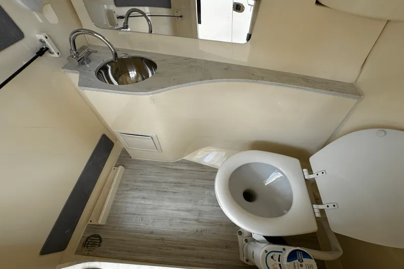 Slide: The Image of Scout 240 Dorado 2024 - 17