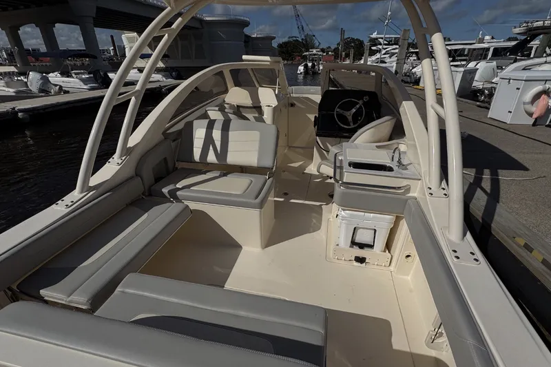 Slide: The Image of Scout 240 Dorado 2024 - 3