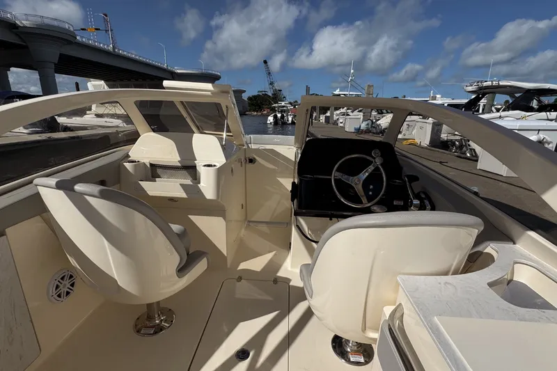 Slide: The Image of Scout 240 Dorado 2024 - 4