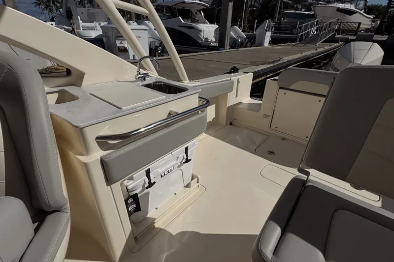 Slide: The Image of Scout 240 Dorado 2024 - 5