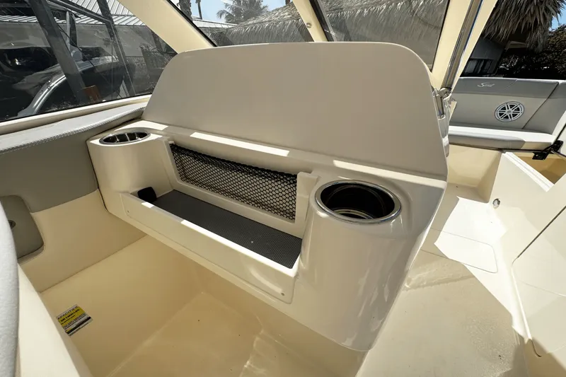 Slide: The Image of Scout 240 Dorado 2024 - 8