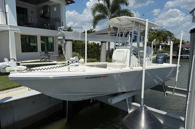 Slide: The Image of Pathfinder 2500 Hybrid 2020 - 1