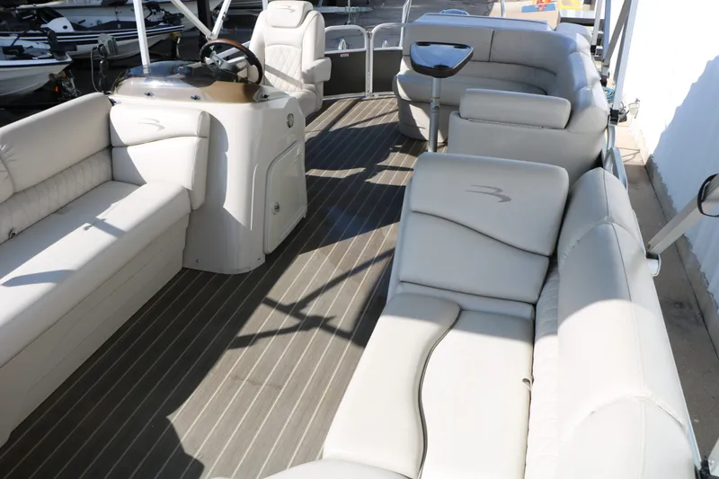 Slide: The Image of Bennington 21SLX 2015 - 23