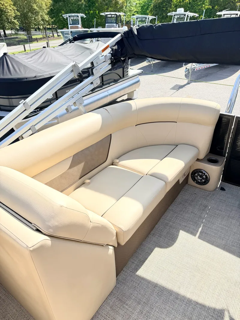 Slide: The Image of Crest Classic 220 SLC 2021 - 16