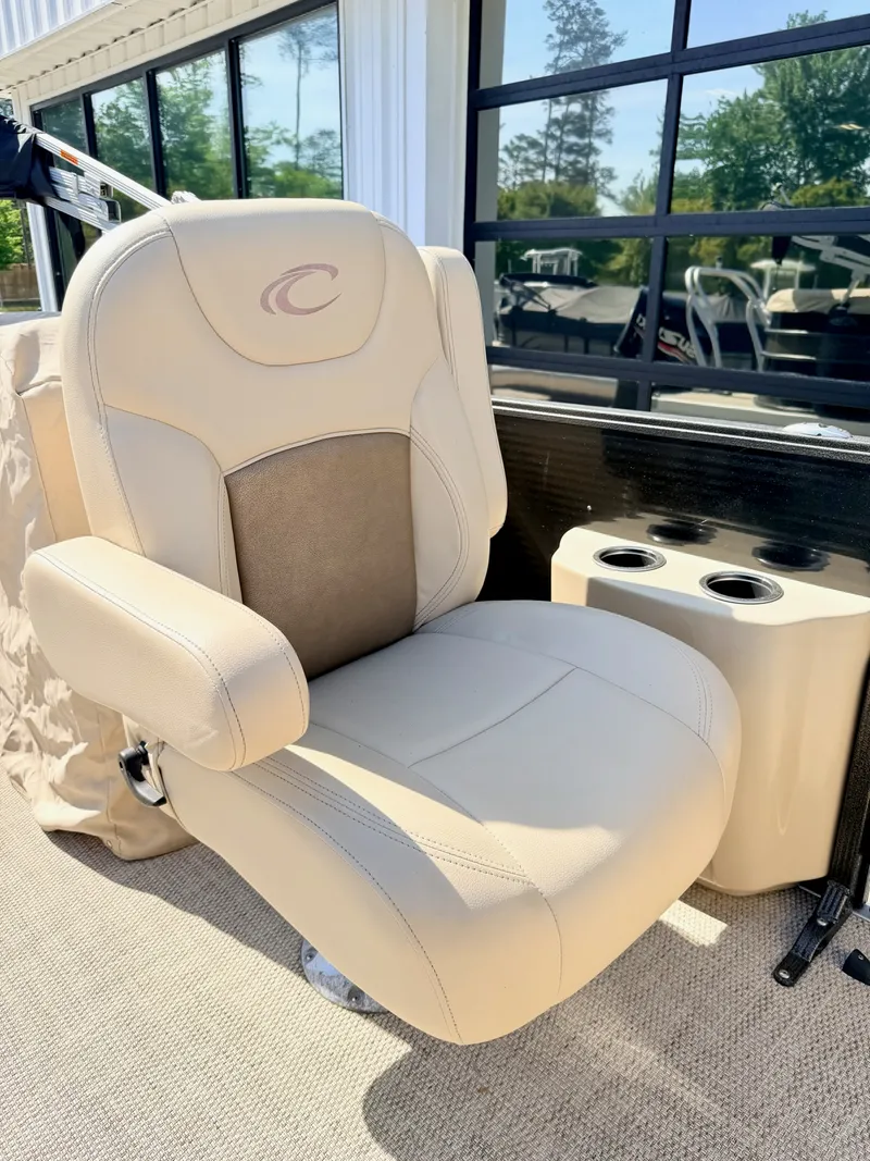 Slide: The Image of Crest Classic 220 SLC 2021 - 8