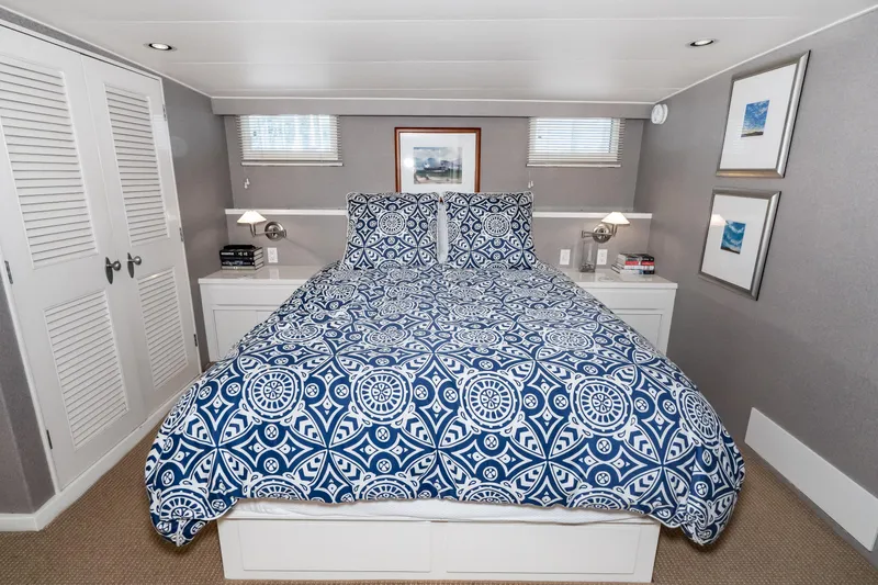 Slide: The Image of Burger 64 Pilothouse Motoryacht 1971 - 38