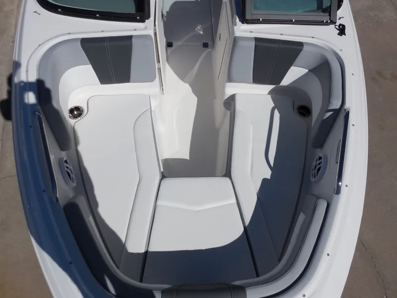 Slide: The Image of Chaparral 21 SSi 2026 - 15