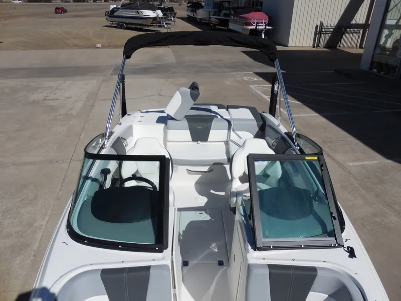 Slide: The Image of Chaparral 21 SSi 2026 - 16