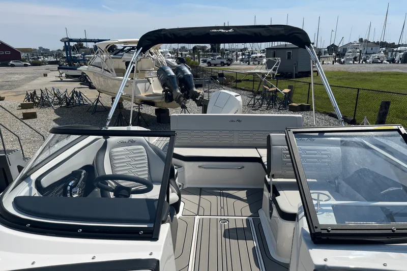 Slide: The Image of Sea Ray SPX 210 Outboard 2025 - 11