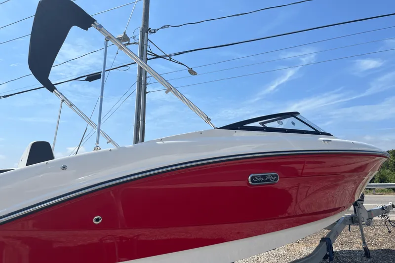 Slide: The Image of Sea Ray SPX 210 Outboard 2025 - 13