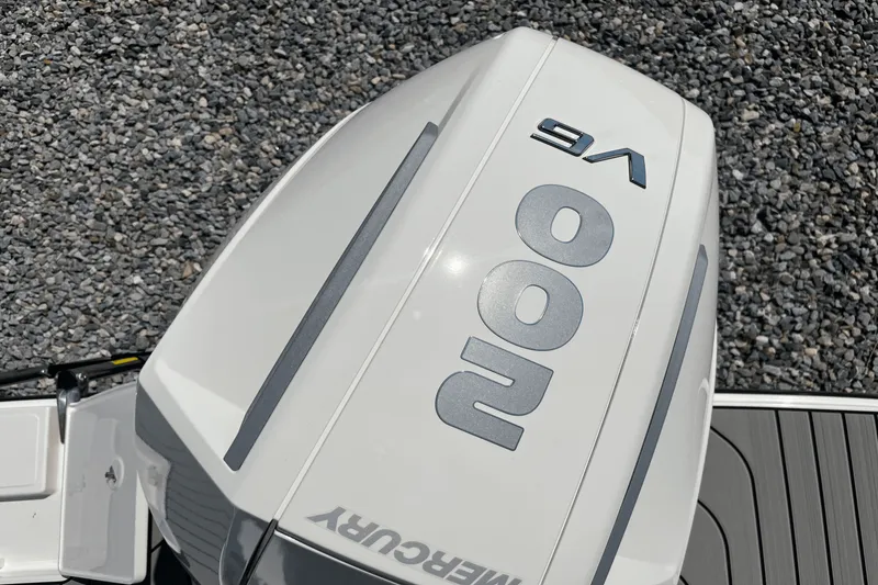 Slide: The Image of Sea Ray SPX 210 Outboard 2025 - 2