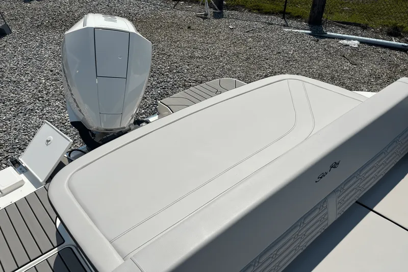 Slide: The Image of Sea Ray SPX 210 Outboard 2025 - 3