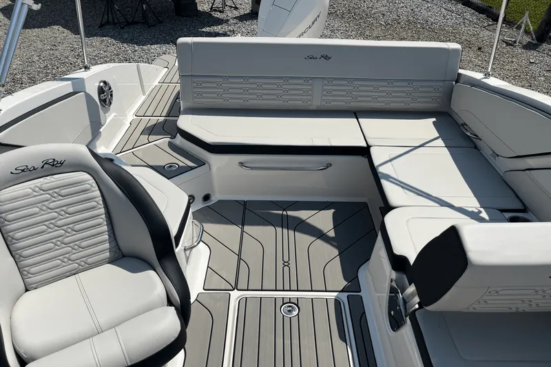 Slide: The Image of Sea Ray SPX 210 Outboard 2025 - 5